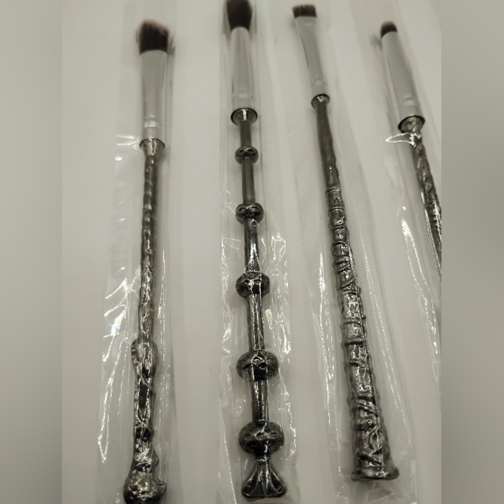 Storybook Cosmetics Harry Potter Brush Set With Velvet Bag - Picture 8 of 8